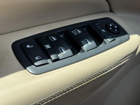 Used 2021 Jeep Grand Cherokee Overland AWD/4WD image 22