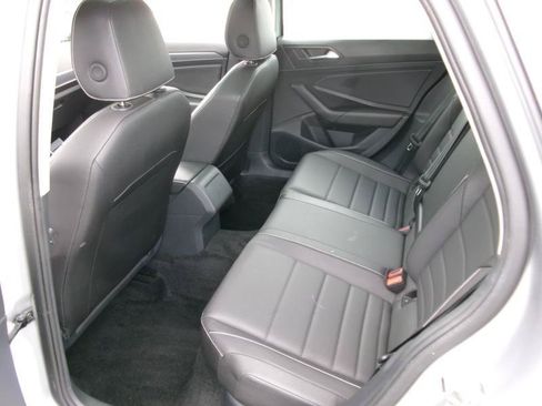 Used 2024 Volkswagen Jetta SE FWD image 9