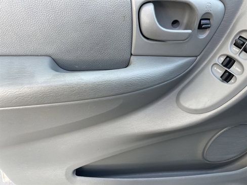 Used 2006 Dodge Grand Caravan SXT w/ Leather Interior Group FWD image 7