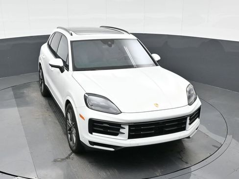 Certified 2025 Porsche Cayenne S image 32