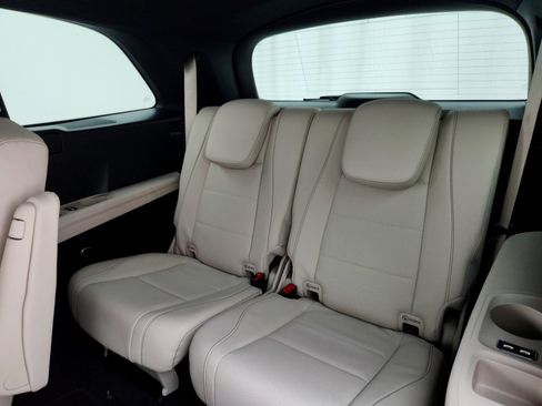 Certified 2025 Mercedes-Benz GLS 450 4MATIC image 28