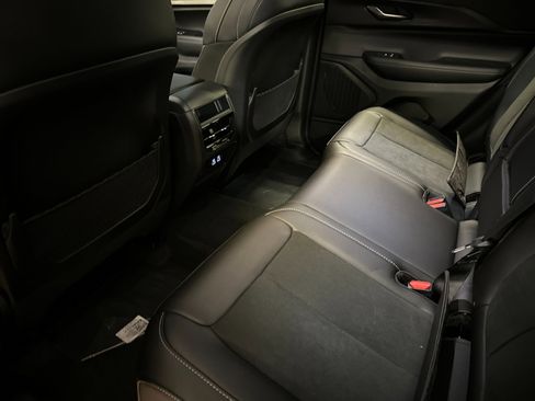 New 2025 Jeep Grand Cherokee Altitude image 11