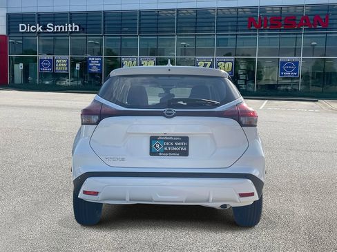 New 2025 Nissan Kicks Play S image 4