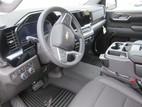 Used 2024 Chevrolet Silverado 1500 LT w/ Z71 Off-Road Package image 10