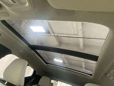 Certified 2025 Volvo XC40 B5 Ultra image 29