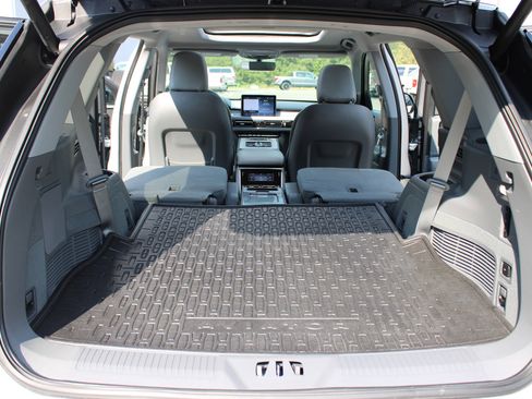 Used 2021 Lincoln Aviator Reserve w/ Equipment Group 201A image 17