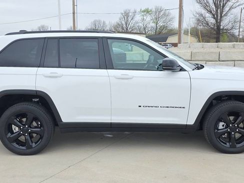 New 2025 Jeep Grand Cherokee Limited w/ Black Appearance Package image 6
