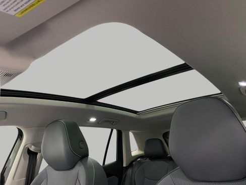 Certified 2026 Volkswagen Tiguan SE AWD/4WD image 27