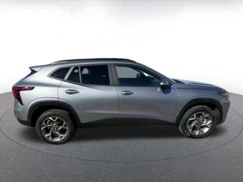 Used 2025 Chevrolet Trax LT w/ LT Convenience Package FWD image 16