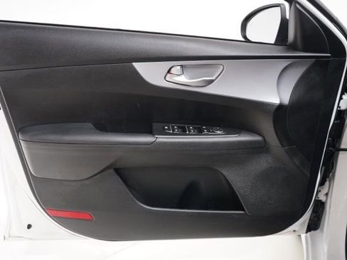 Used 2024 Kia Forte LXS w/ LXS Technology Package image 19