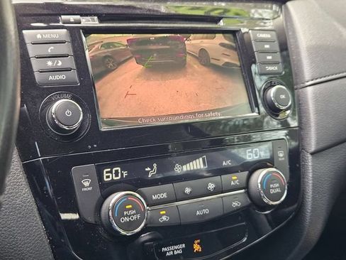 Used 2018 Nissan Rogue SV FWD image 10