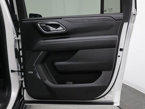 Used 2023 GMC Yukon XL SLT AWD/4WD image 50