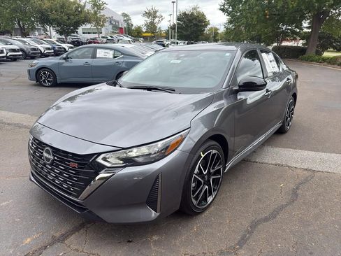New 2025 Nissan Sentra SR image 3