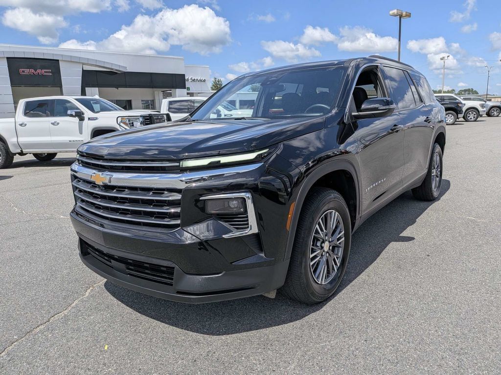 Used 2026 Chevrolet Traverse LT FWD image 8