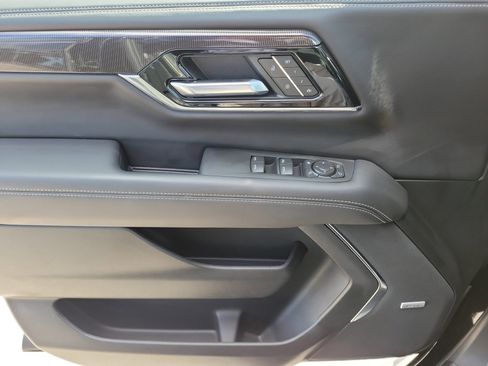 Used 2025 GMC Yukon XL Elevation image 27