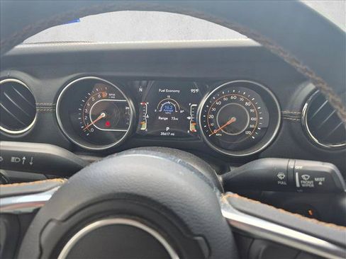 Used 2023 Jeep Gladiator Overland AWD/4WD image 13