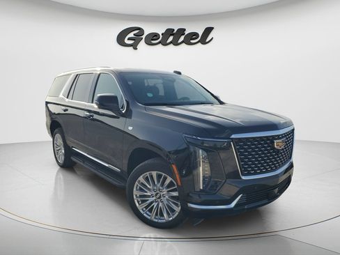 Used 2025 Cadillac Escalade Premium Luxury AWD/4WD image 3