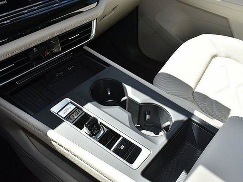 New 2025 Volkswagen Atlas SE image 13