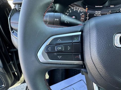 Used 2025 Jeep Compass Trailhawk image 23