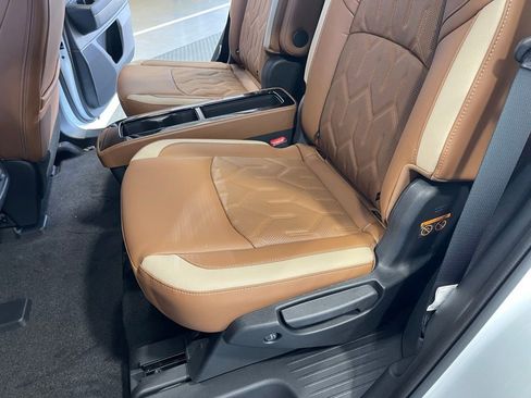 New 2026 Nissan Pathfinder Platinum FWD image 16