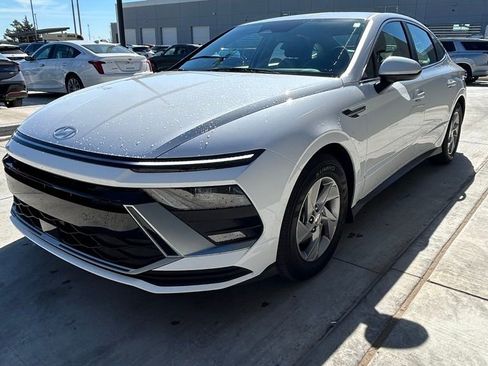 Used 2025 Hyundai Sonata SE image 1