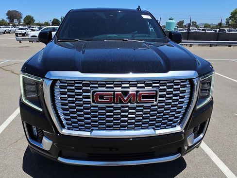 Used 2023 GMC Yukon XL Denali w/ Denali Reserve Package AWD/4WD image 11