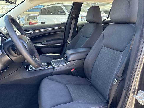 Used 2023 Chrysler 300 Touring image 7