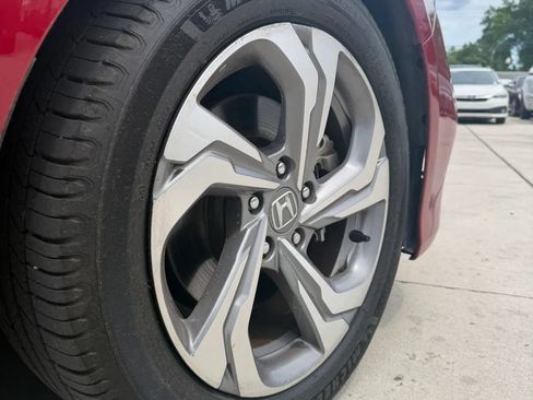 Used 2018 Honda Accord Touring image 9