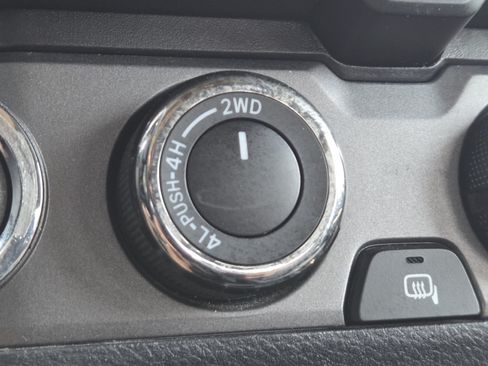 Used 2021 Toyota Tacoma TRD Off-Road AWD/4WD image 4