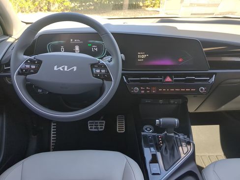 New 2025 Kia Niro EX Touring image 12