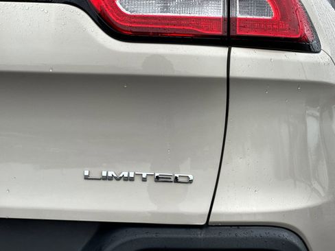 Used 2015 Jeep Cherokee Limited image 33