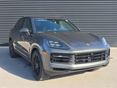 Used 2025 Porsche Cayenne image 9