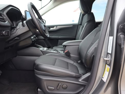 New 2025 Ford Escape SE image 9