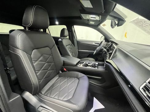 New 2026 Volkswagen Atlas Cross Sport SE image 12