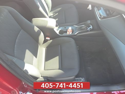 Used 2025 Toyota Corolla LE FWD image 31