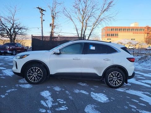 Used 2023 Ford Escape SE w/ PHEV Premium Package image 6