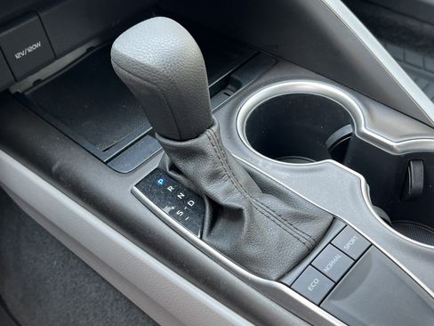 Used 2022 Toyota Camry LE FWD image 29