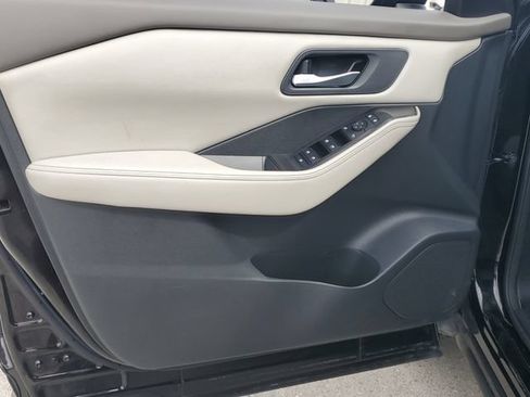 Used 2025 Nissan Rogue SV FWD image 25