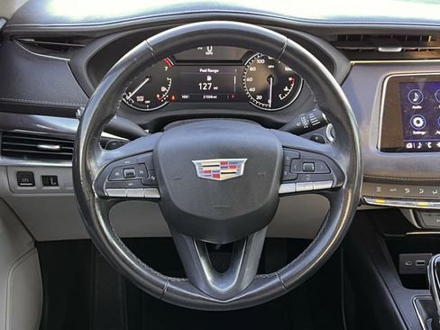 Used 2022 Cadillac XT4 Luxury image 12