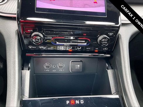 Used 2025 Jeep Grand Cherokee L Laredo image 15