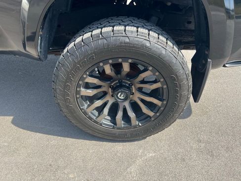 Used 2017 Toyota Tacoma TRD Sport image 13