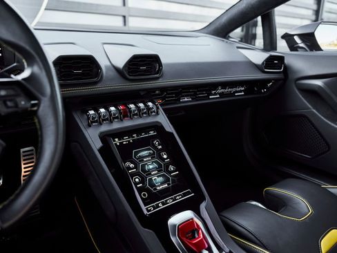 Used 2021 Lamborghini Huracan EVO image 56