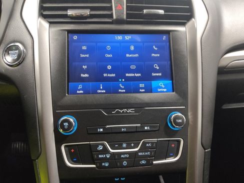 Used 2020 Ford Fusion SE image 25