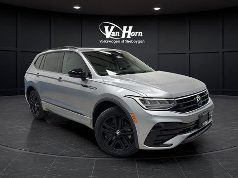 Used 2022 Volkswagen Tiguan SE R-Line AWD/4WD image 1