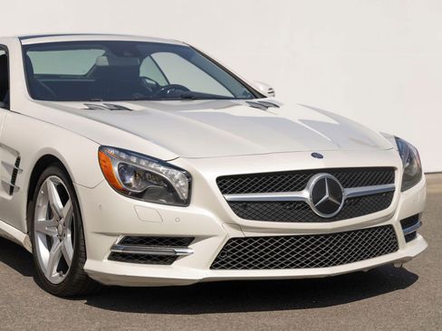 Used 2015 Mercedes-Benz SL 400 image 3