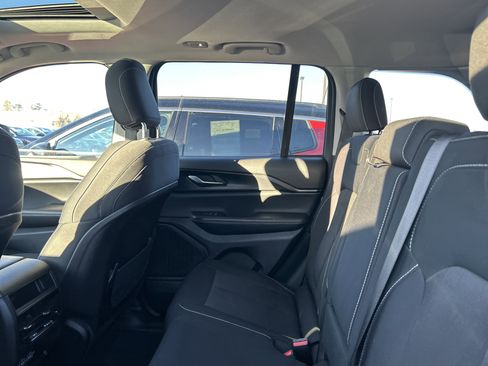 Used 2023 Jeep Grand Cherokee Laredo X image 14