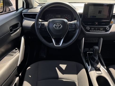 Used 2024 Toyota Corolla Cross LE AWD/4WD image 15