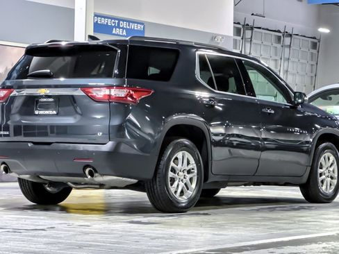 Used 2021 Chevrolet Traverse LT image 8