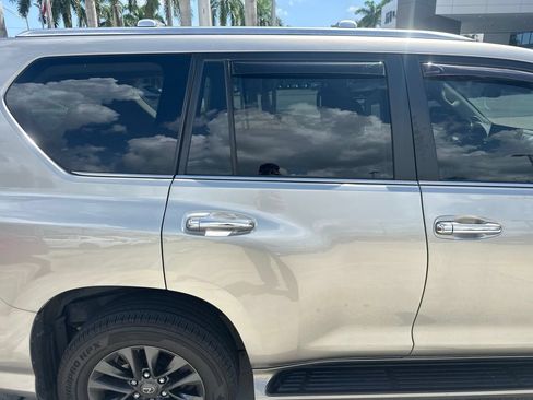 Used 2022 Lexus GX 460 Premium w/ Premium Package AWD/4WD image 7
