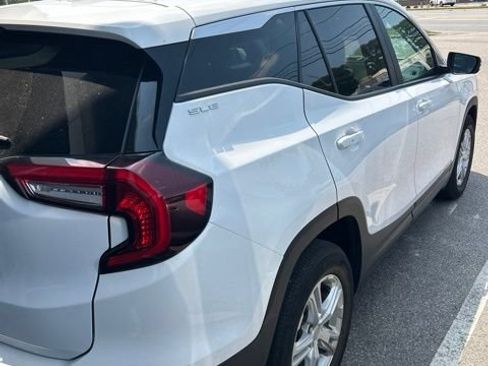 Used 2023 GMC Terrain SLE FWD image 3